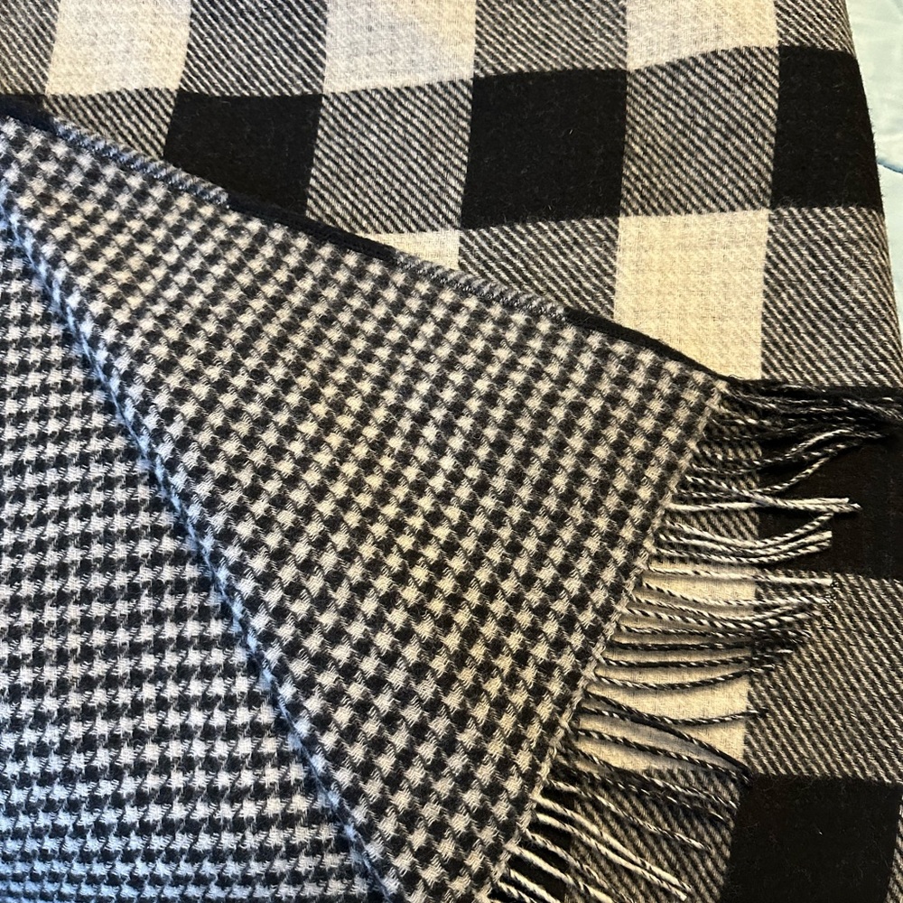 Smart-looking Talbots Wool Ruana, OS - Picture 5 of 7